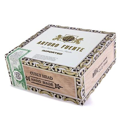 Naturalnie kręcona głowa Arturo Fuente